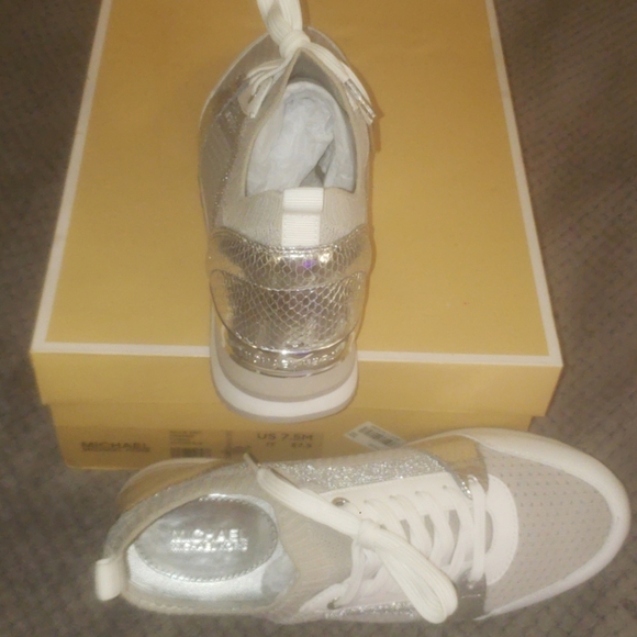 Shoes - Picture 2 of 2